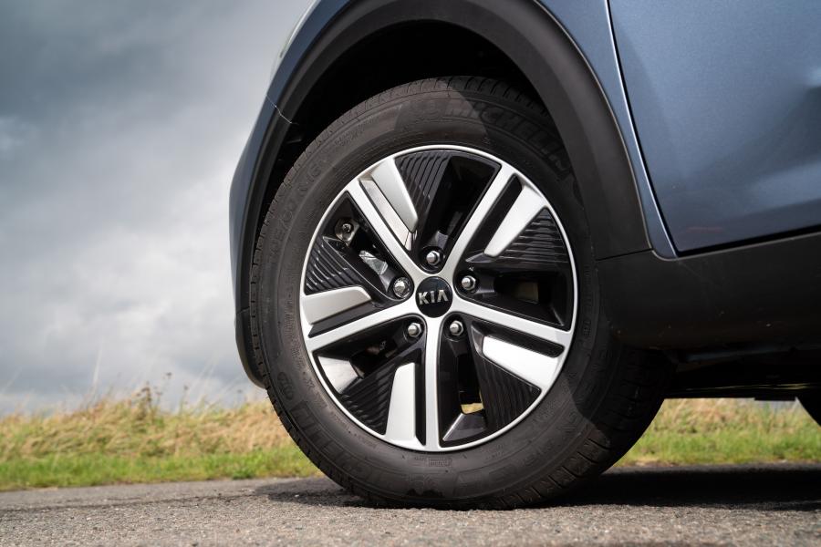 Колеса Kia Niro Plug-In Hybrid (DE) 2019 года  (UK) (фото 19 из 40)